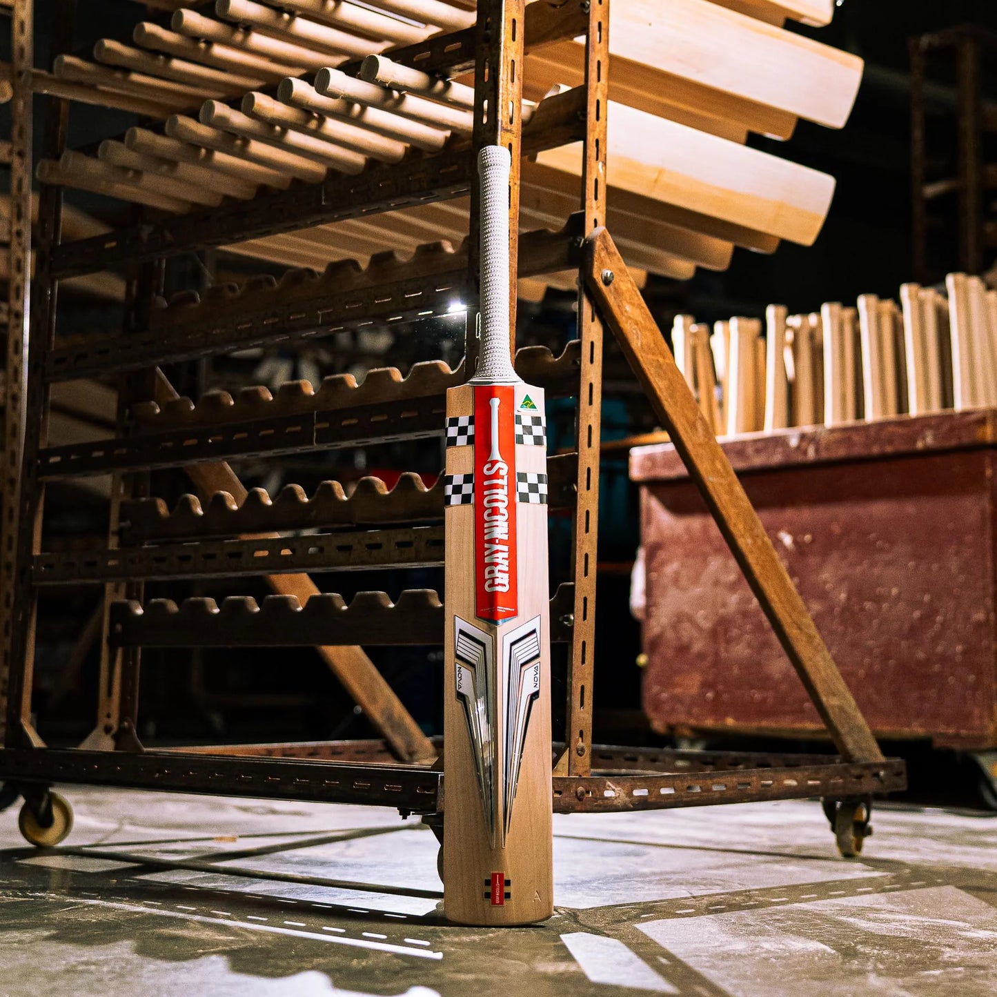 GRAY-NICOLLS GN Nova 3.0 2200 Grade 1 English Willow Cricket Bat - Short Handle