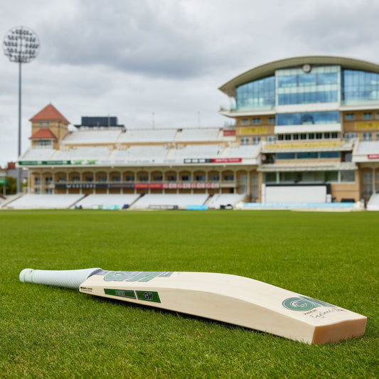 GUNN & MOORE GM Verva 606 L540 Grade 3 English Willow Cricket Bat - Senior Short Blade