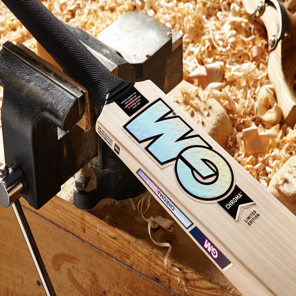 GUNN & MOORE GM CHROMA DXM 808 L555 Grade 2 EW Cricket Bat - Senior Size - Highmark Cricket