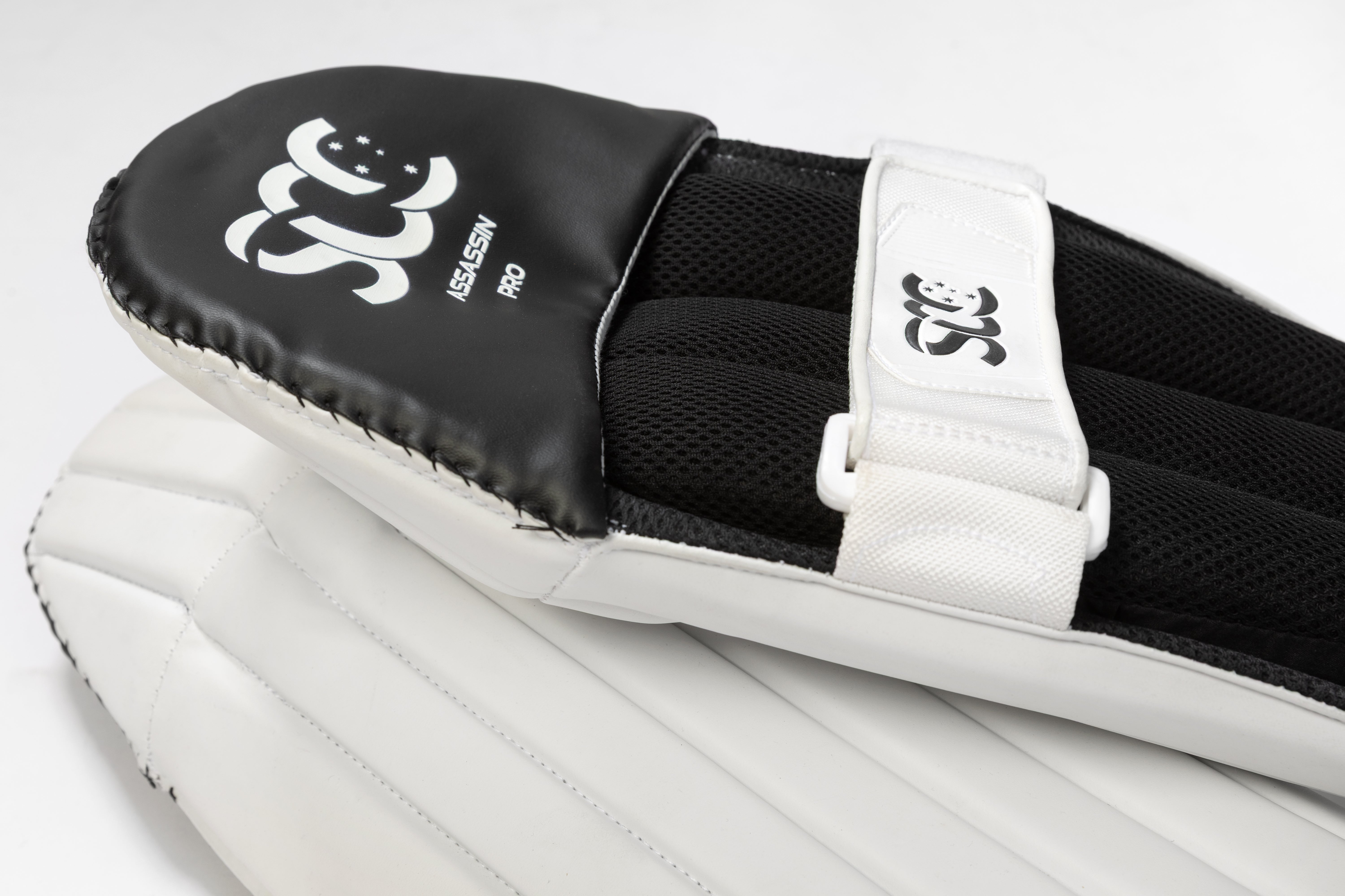SCC Assassin Pro Wicket Keeping Leg Guards '26/27