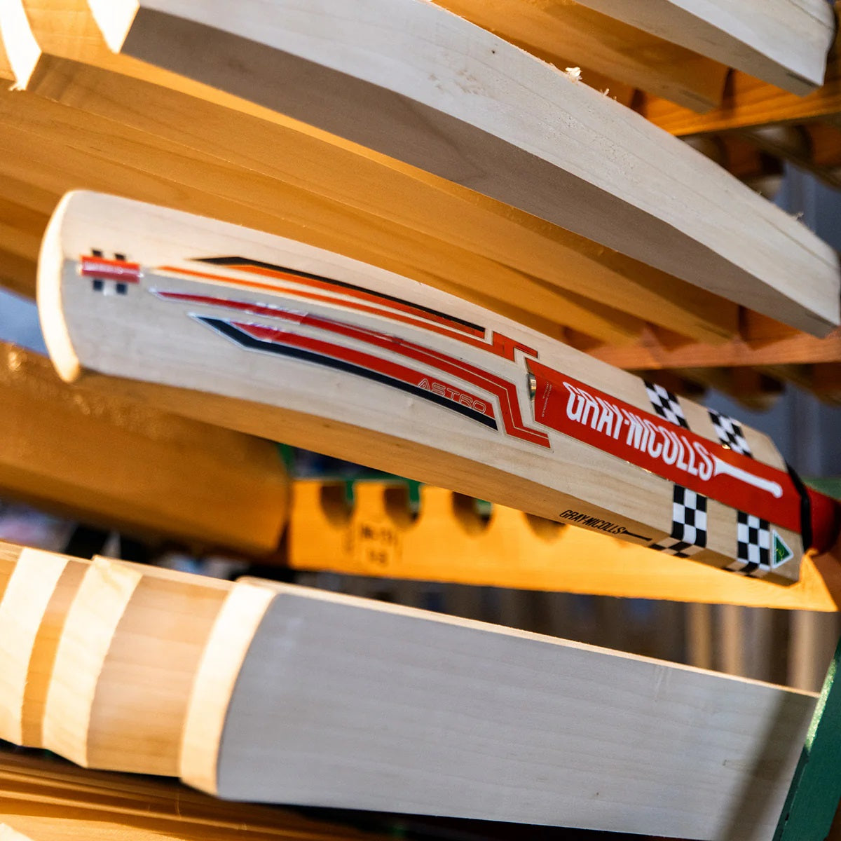GRAY-NICOLLS GN Astro 800 Grade 3 English Willow Cricket Bat [Sizes 5 - Youth]