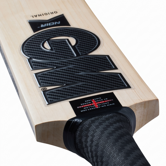 GUNN & MOORE GM Noir DELTA 606 L555 Grade 3 English Willow Cricket Bat '26/27 - Adult