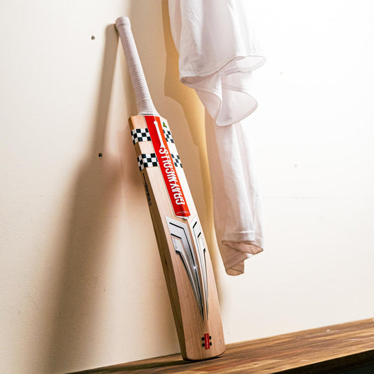 GRAY-NICOLLS GN Nova 3.0 2200 Grade 1 English Willow Cricket Bat - Short Handle