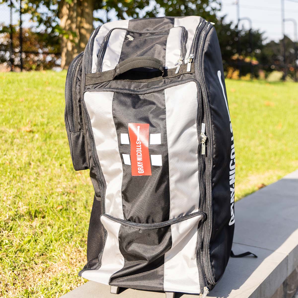 GRAY-NICOLLS GN Players Wheelie Duffle Bag - 90x40x40cms
