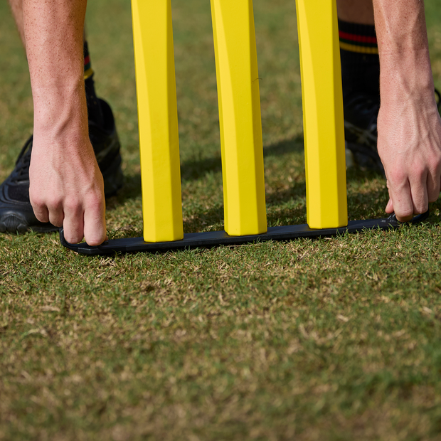 SKLZ Cricket Stumps Flexi-Set - 3 Stumps with Ground Spike