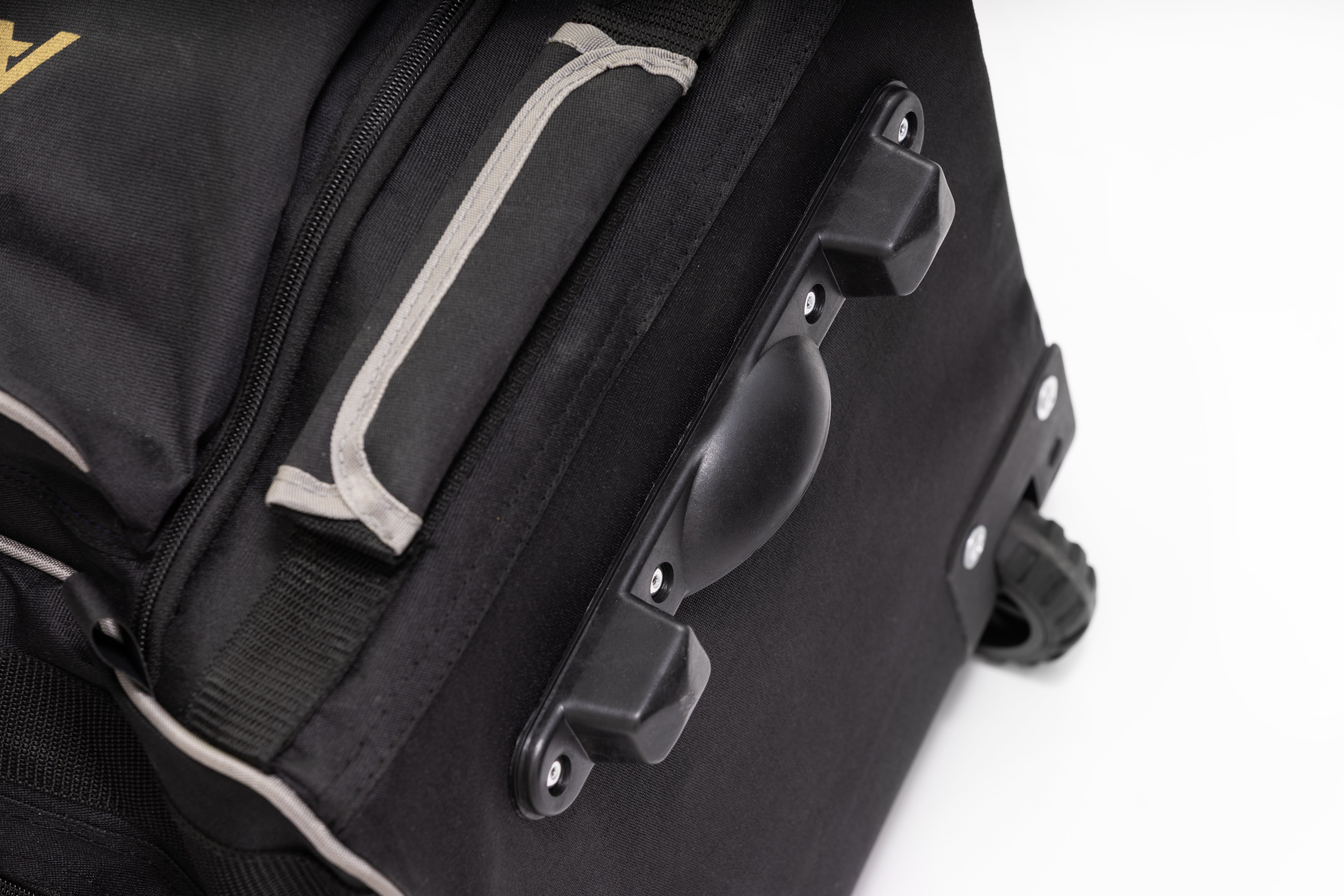 SCC Assasin Pro Wheelie Kit Bag - 88 x 32 x 35cms