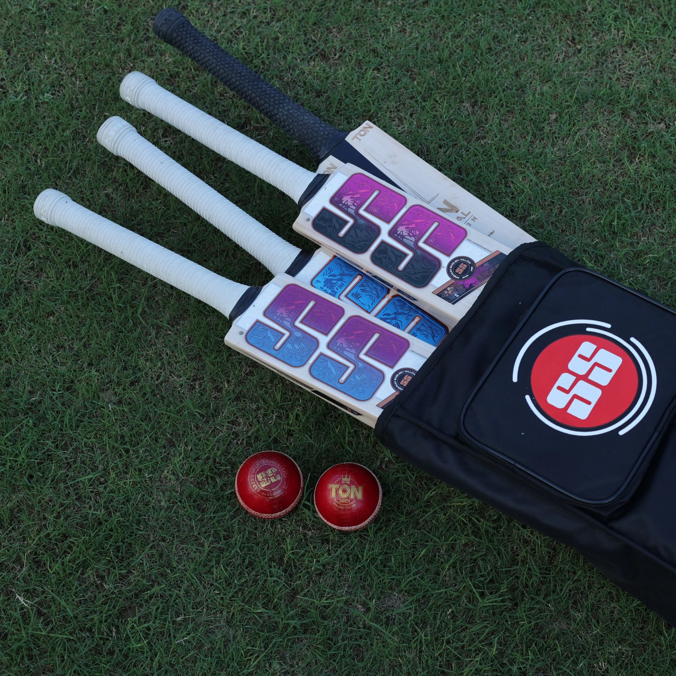 SS Bat Vault (4 Sleeves)